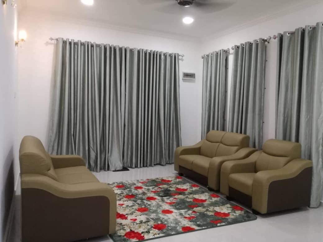 Homestay Pasir Tumboh Kota Bharu Exterior photo